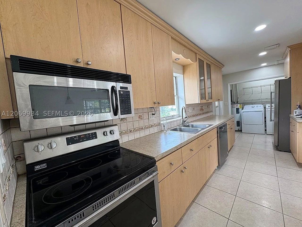 3232 Village Green Dr - Photo 6 of 15