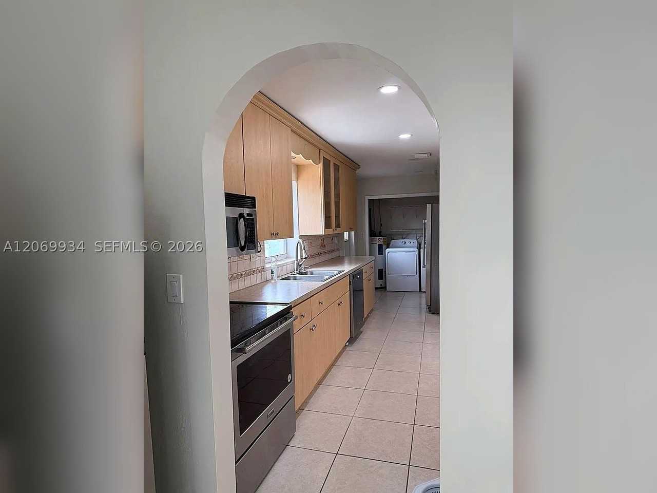 3232 Village Green Dr - Photo 7 of 15