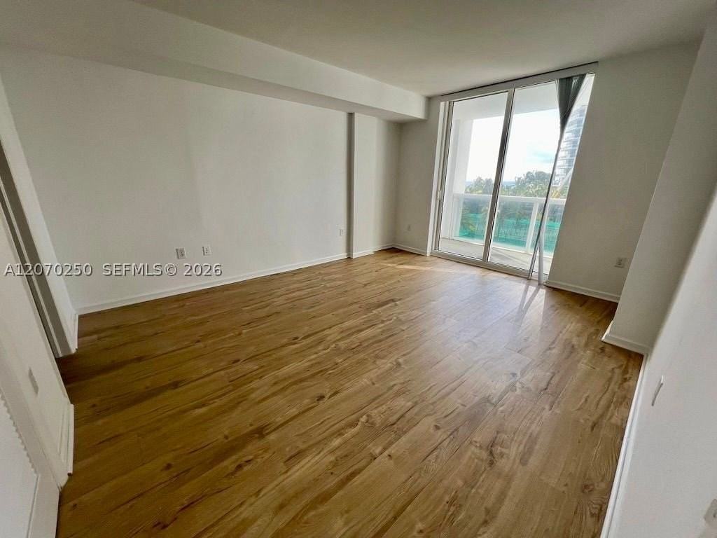 10275 Collins Ave #415 - Photo 5 of 12