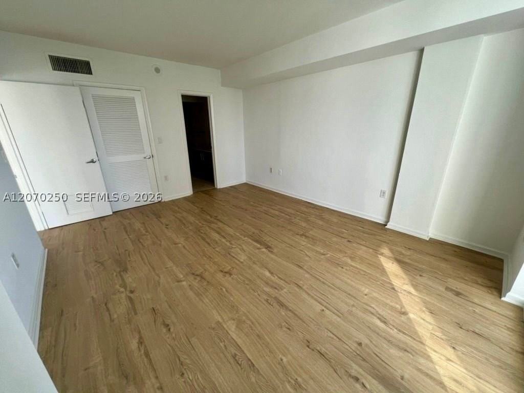 10275 Collins Ave #415 - Photo 6 of 12