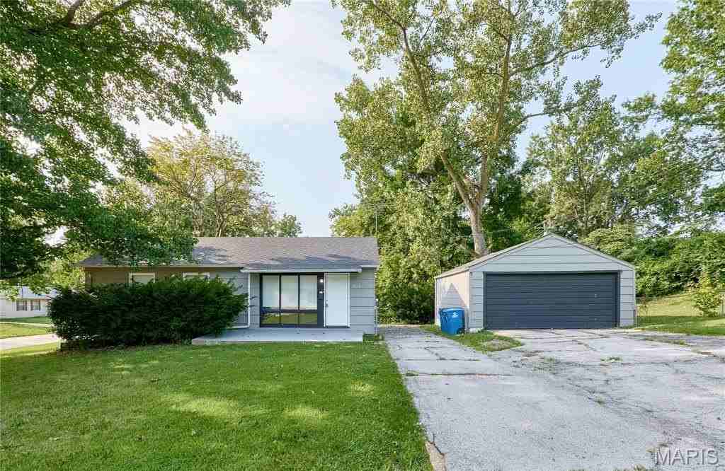 1658 Kappel Dr - Photo 2 of 24