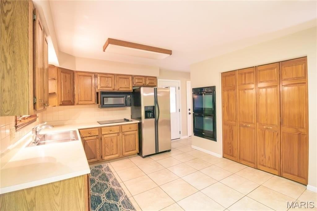 395 Statesman Ct - Photo 5 of 37