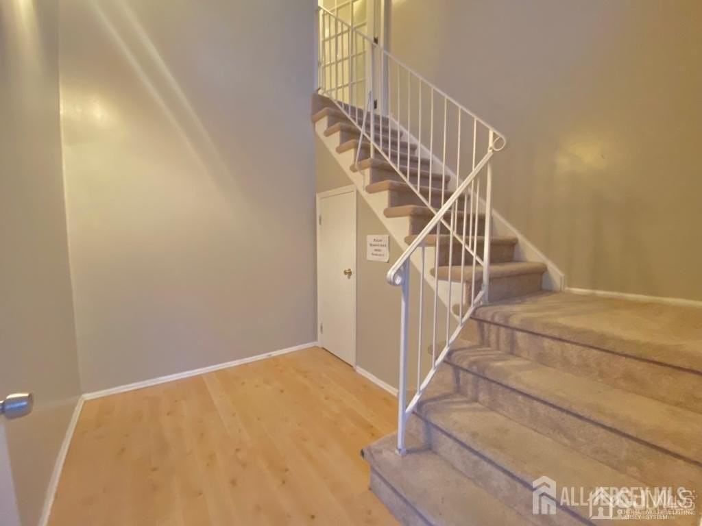 315 Plymouth Rd - Photo 2 of 16