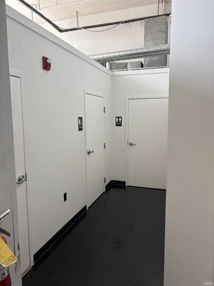 118 S Walnut St - Photo 3 of 6