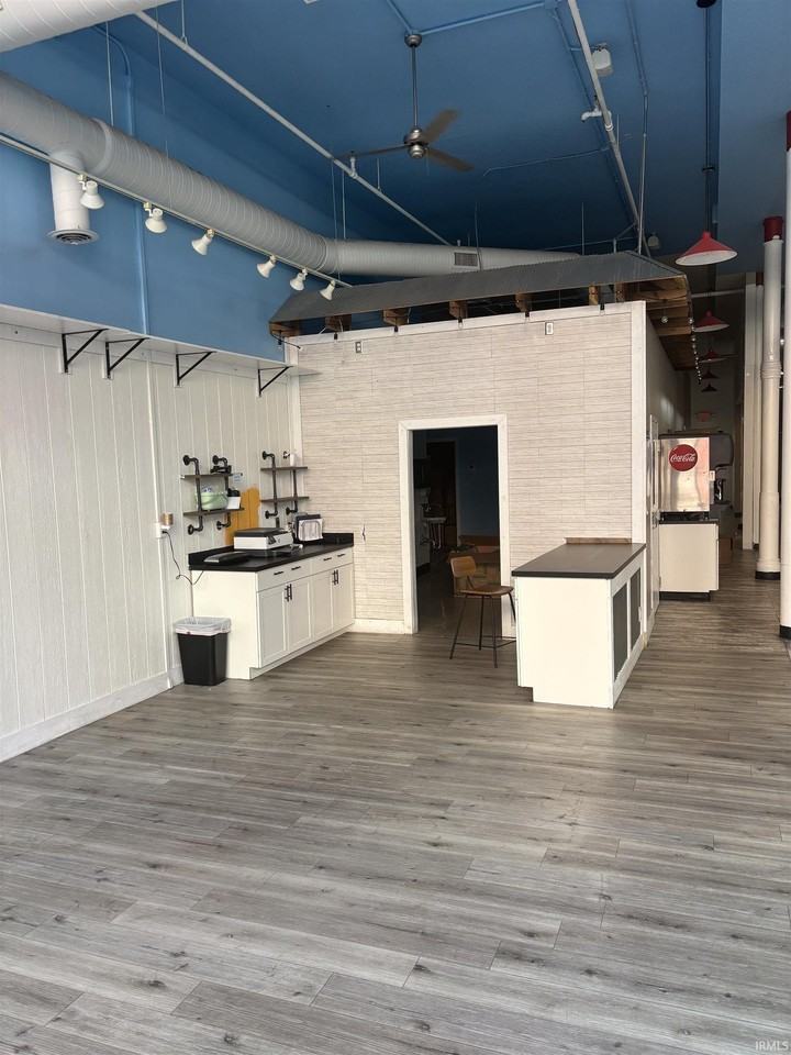 118 S Walnut St - Photo 5 of 6