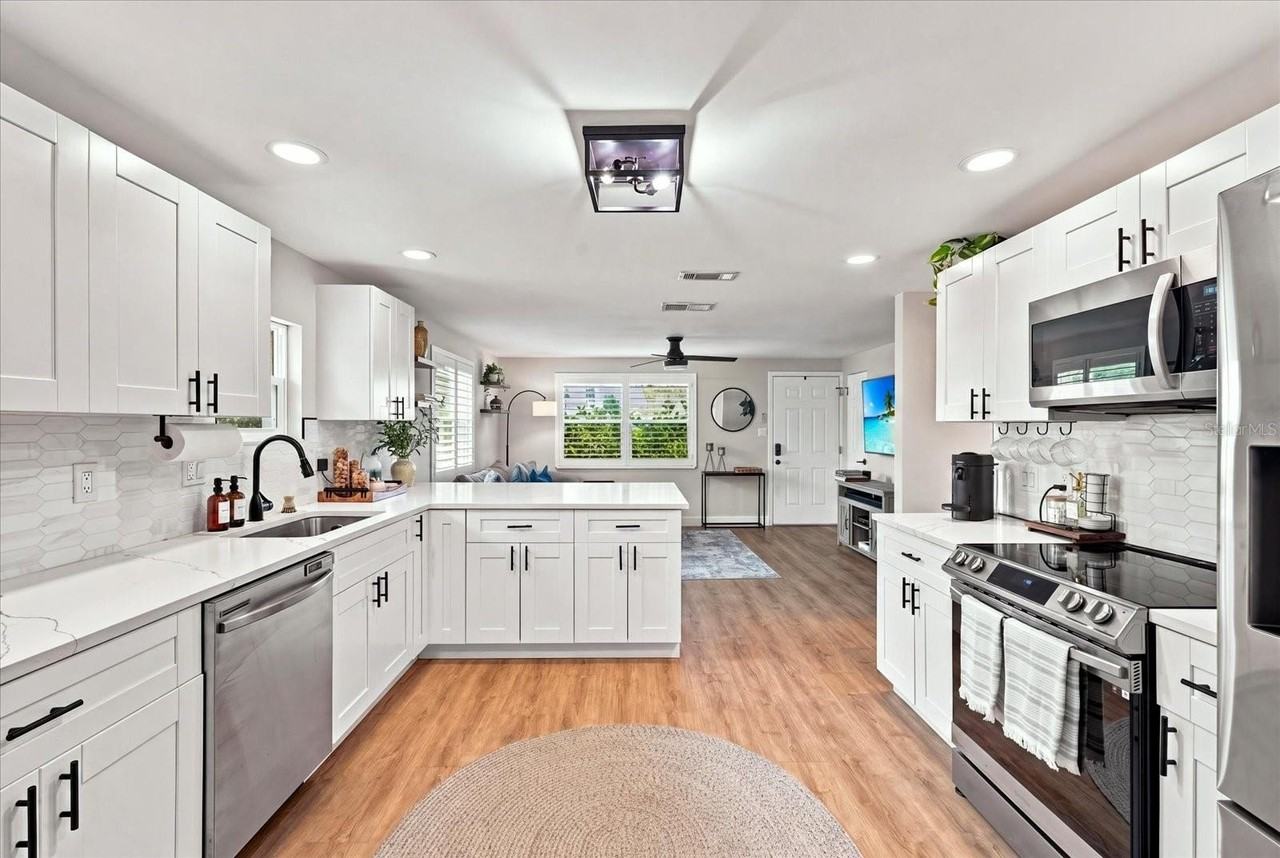 2449 Wood St - Photo 4 of 50