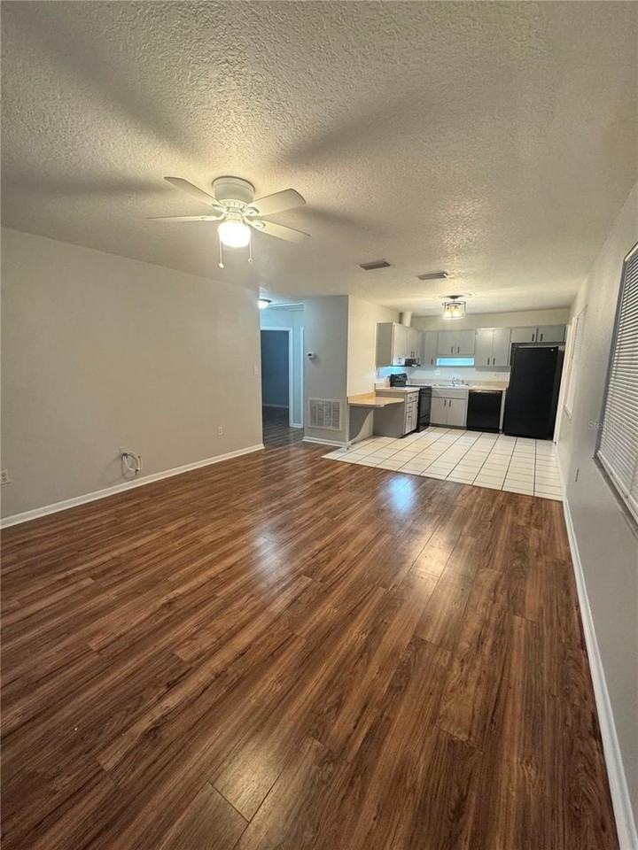 2896 Meadow Lake Ave - Photo 2 of 18