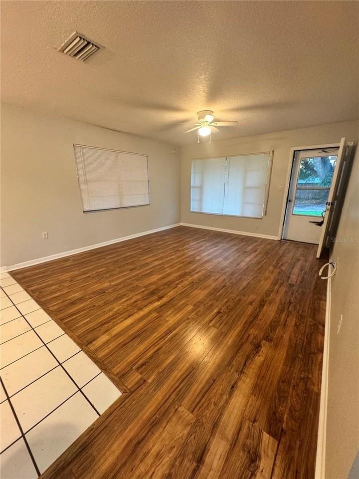2896 Meadow Lake Ave - Photo 3 of 18