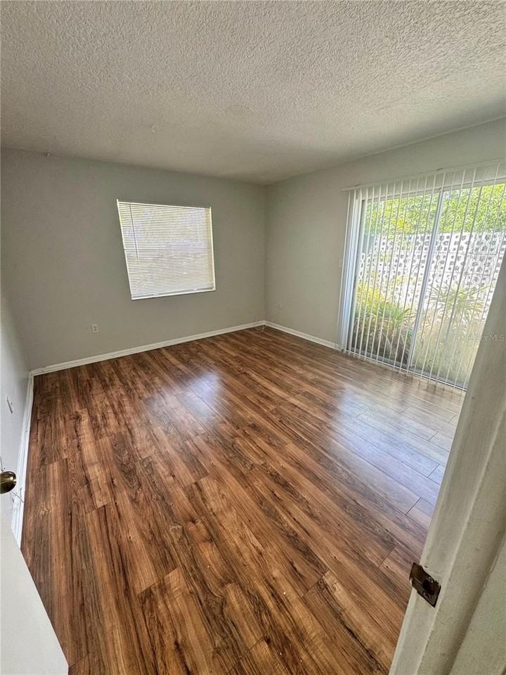 2896 Meadow Lake Ave - Photo 4 of 18
