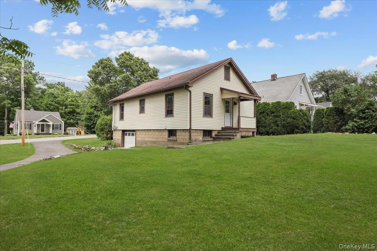 37 Yates Ave - Photo 3 of 12