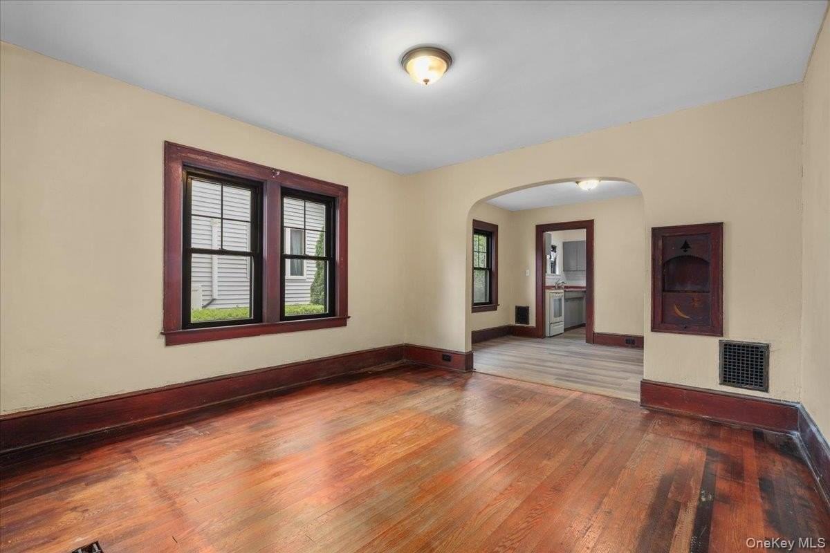 37 Yates Ave - Photo 6 of 12