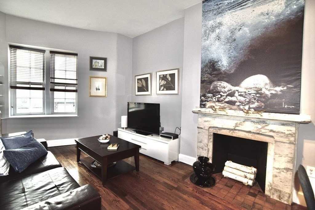 125 Beacon St #10 - Photo 3 of 10