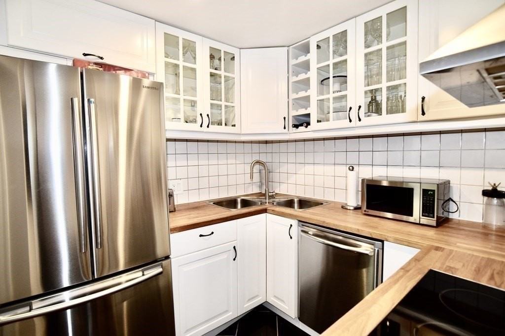 125 Beacon St #10 - Photo 5 of 10