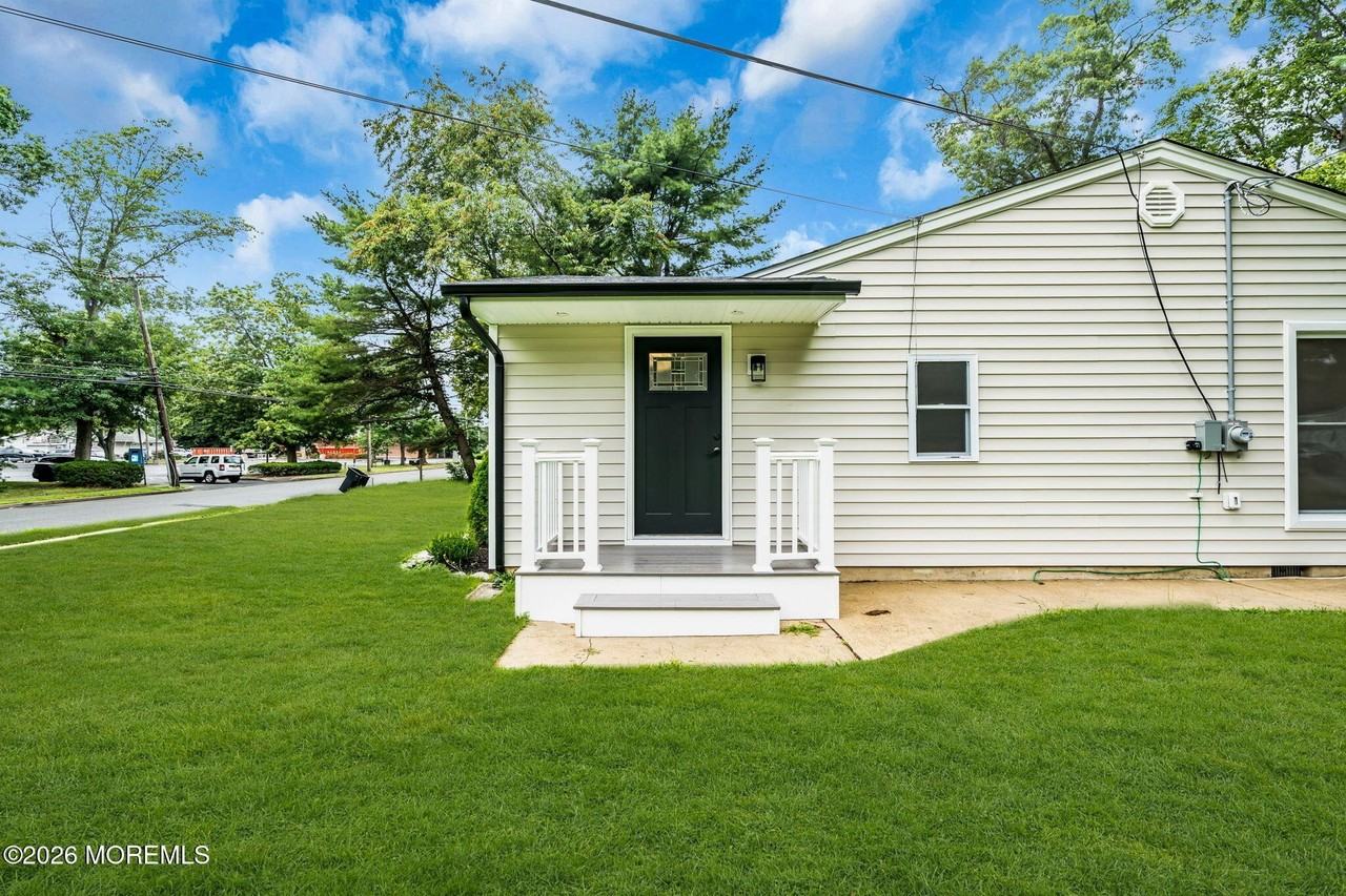 20 Oak Hill Dr - Photo 2 of 19