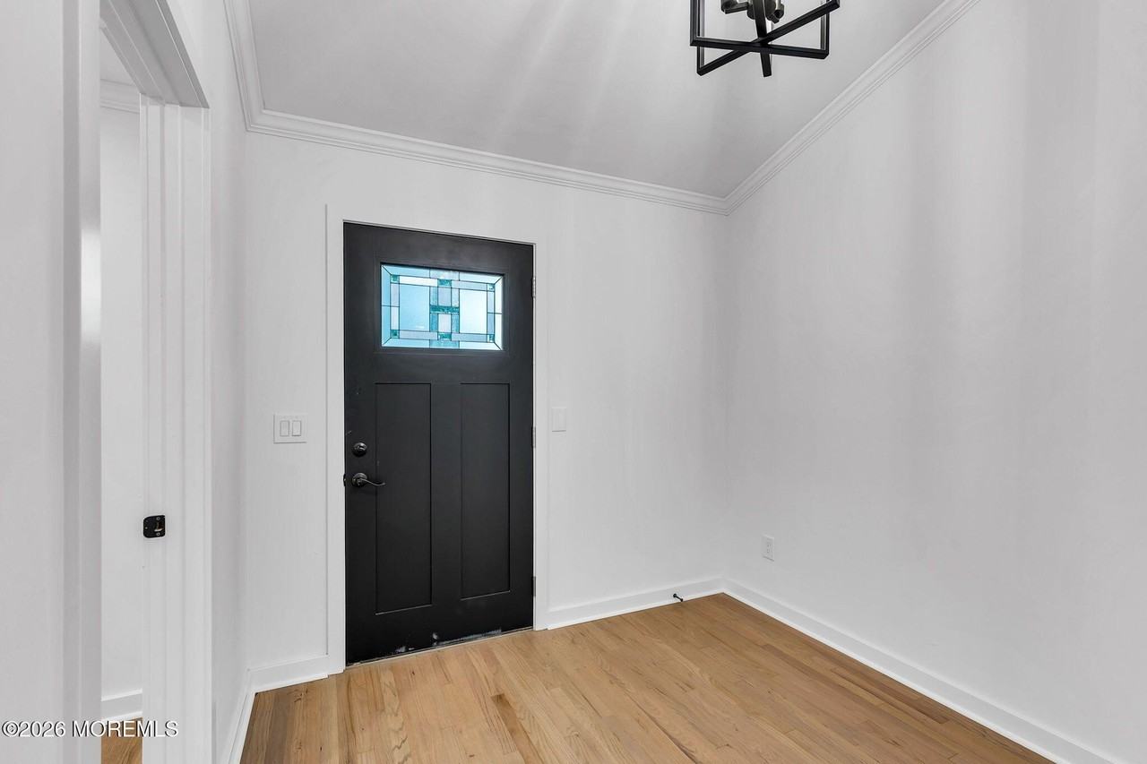 20 Oak Hill Dr - Photo 3 of 19