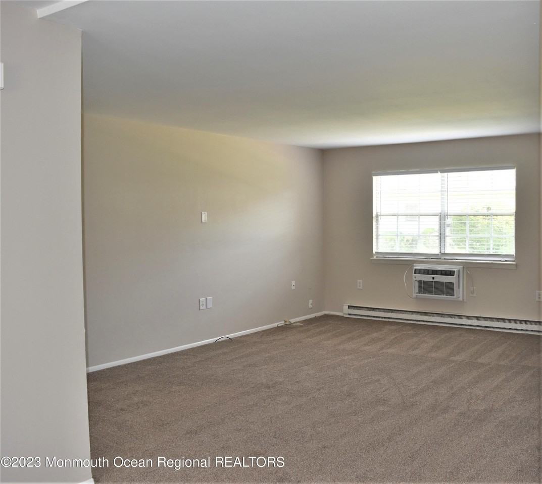 53 White St #B - Photo 3 of 14