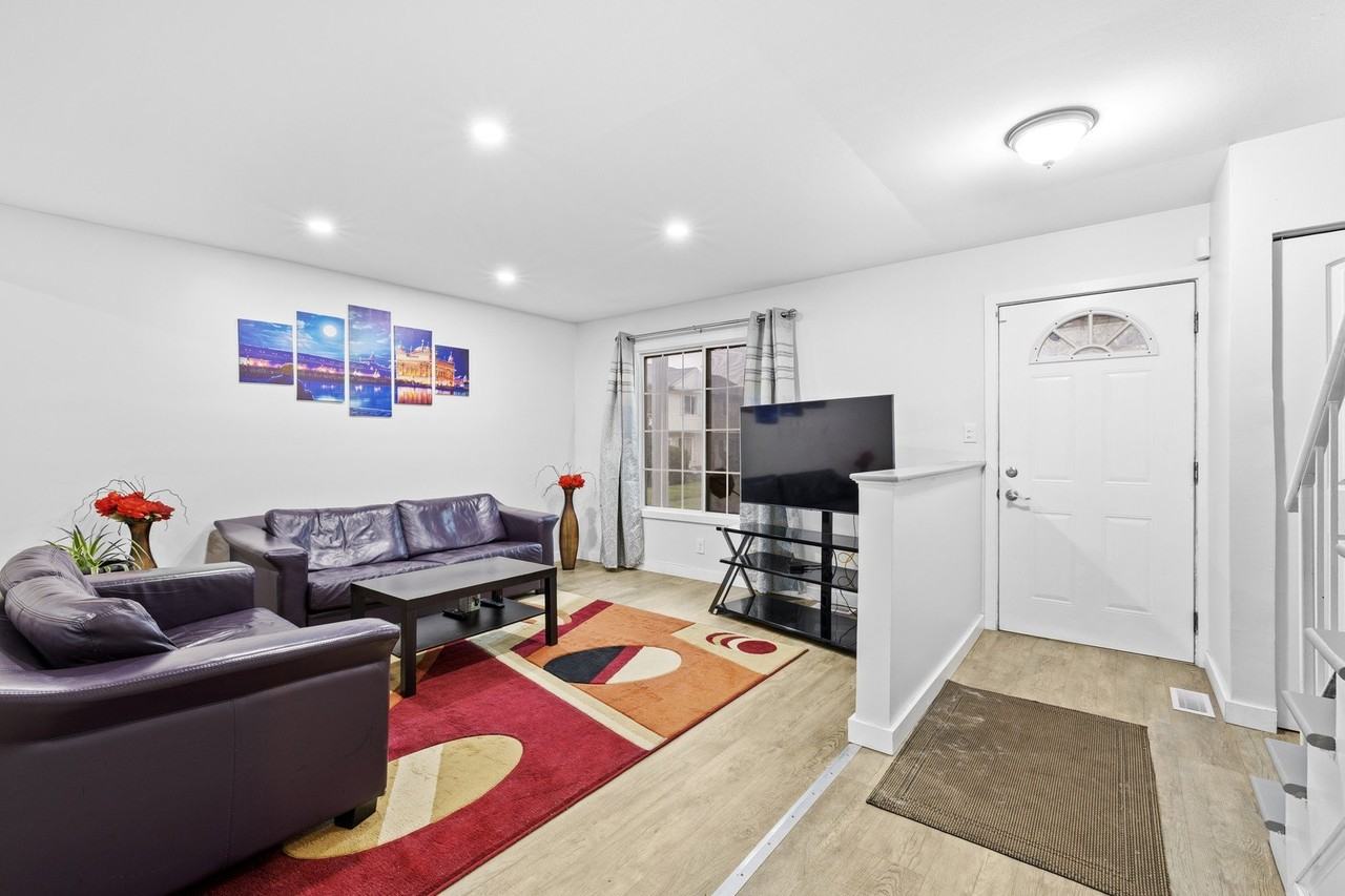 422 Gainsborough Ct #422 - Photo 4 of 25