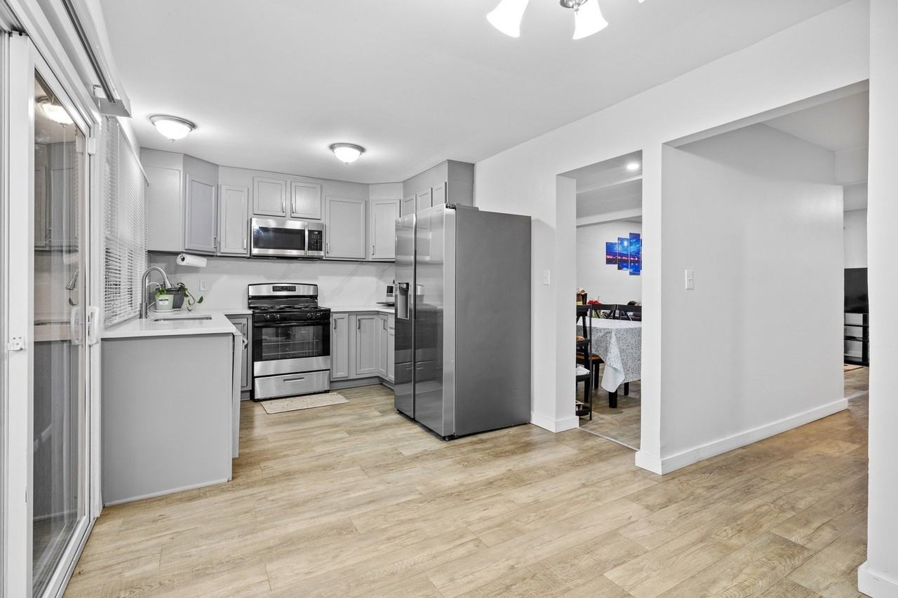 422 Gainsborough Ct #422 - Photo 7 of 25