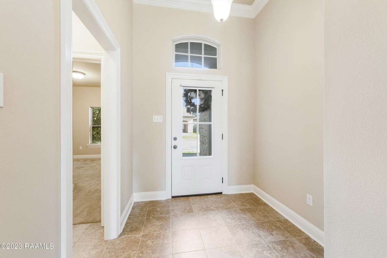 244 Rosemary Pl - Photo 3 of 35