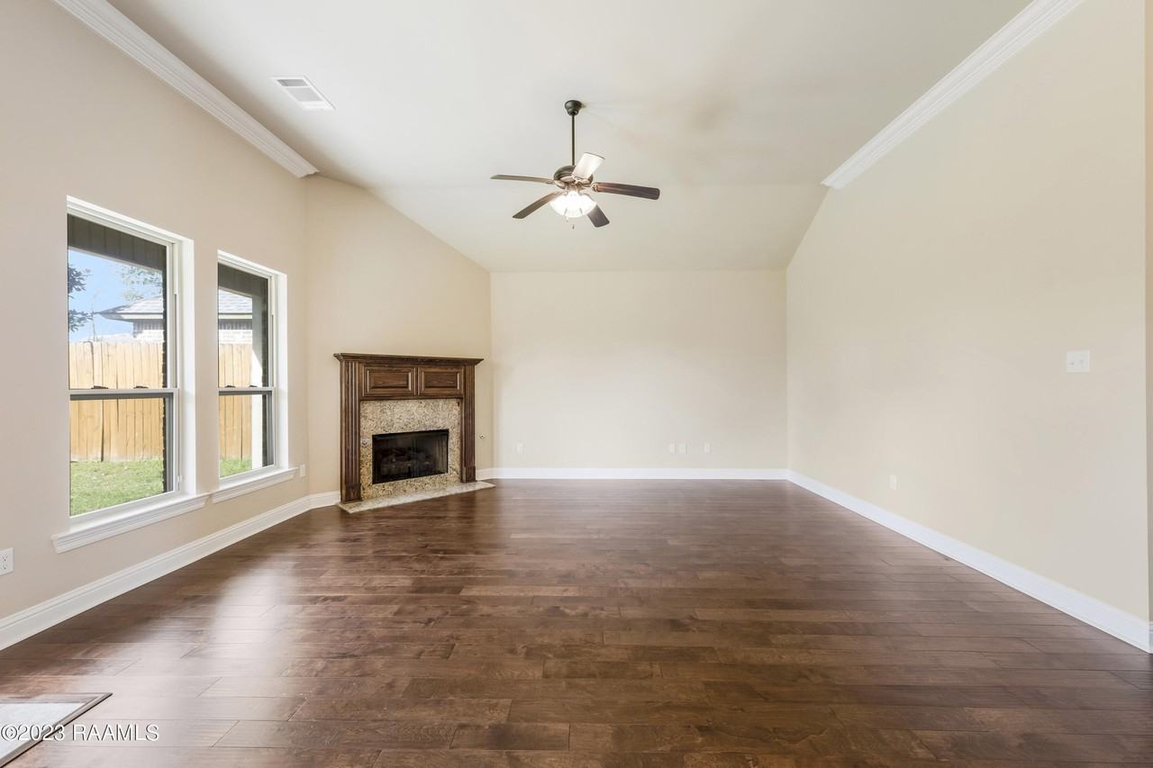 244 Rosemary Pl - Photo 5 of 35