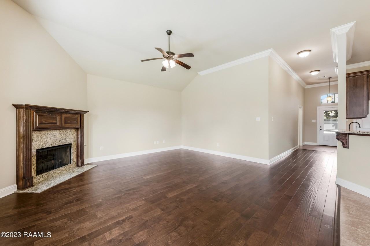 244 Rosemary Pl - Photo 6 of 35