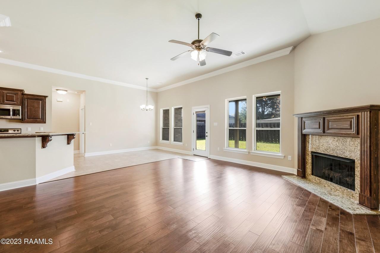 244 Rosemary Pl - Photo 7 of 35