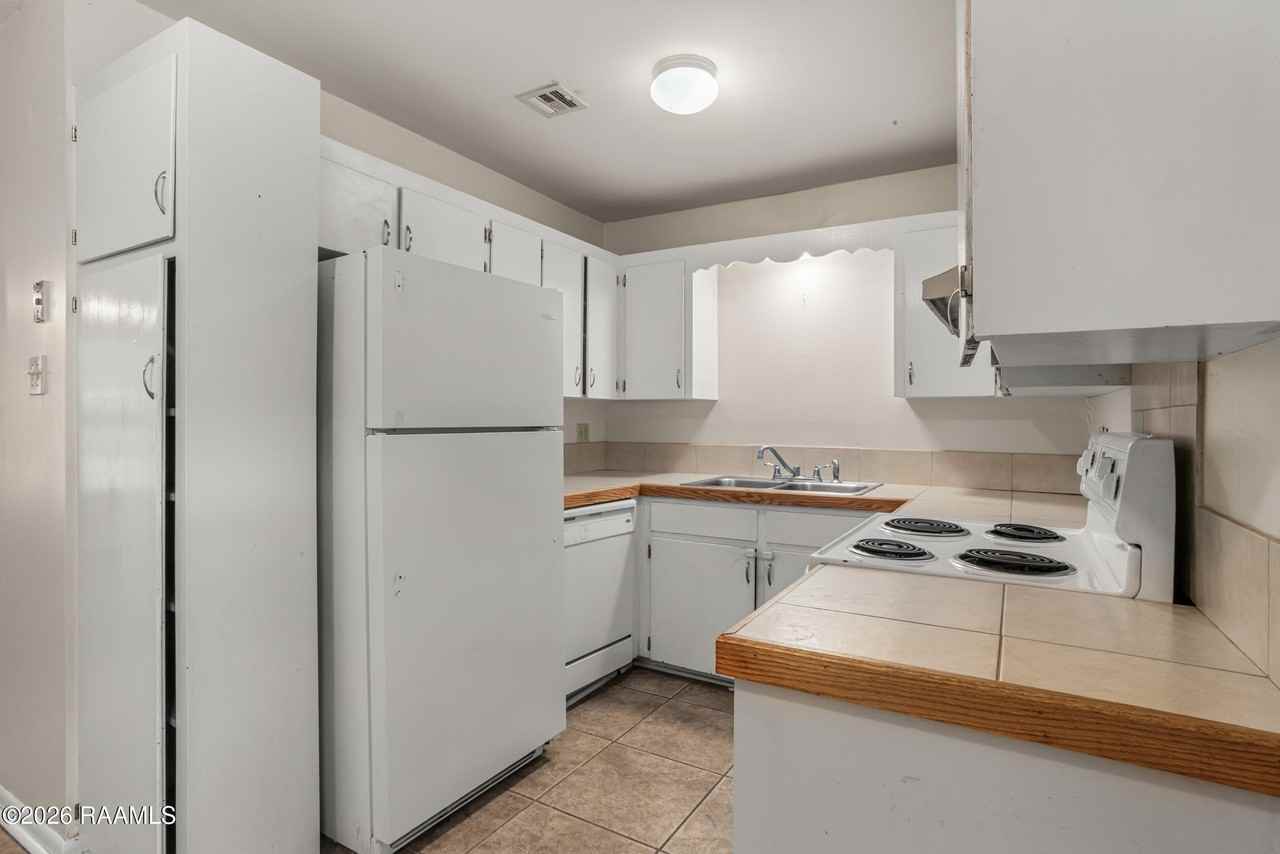 115 Woodworth Ln #F - Photo 2 of 12