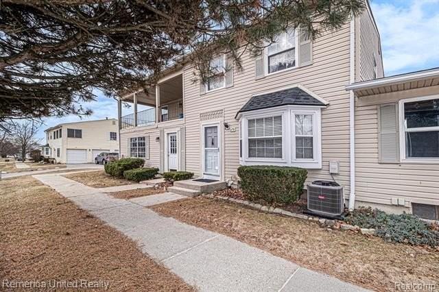 279 Lake Village Dr - Photo 2 of 18