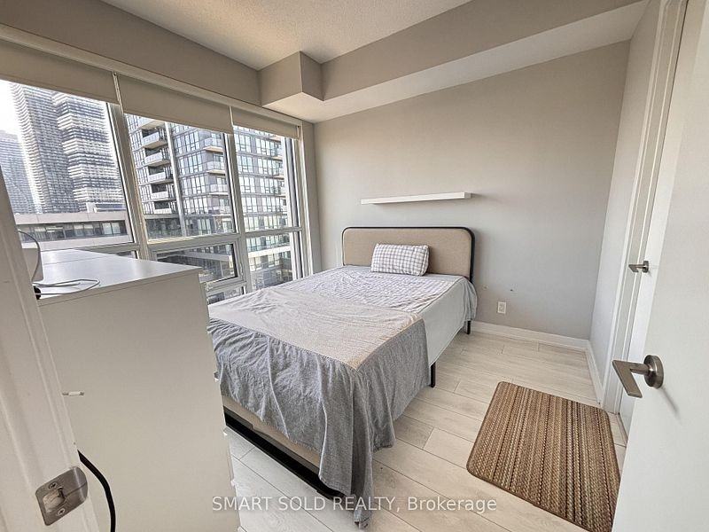 2212 Lake Shore Boulevard West #908 - Photo 7 of 20