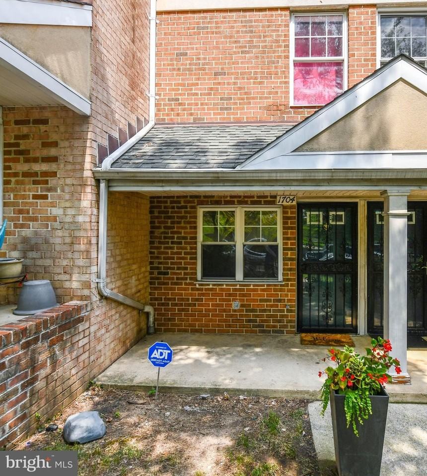 1704 Montana Ave Ne - Photo 2 of 30
