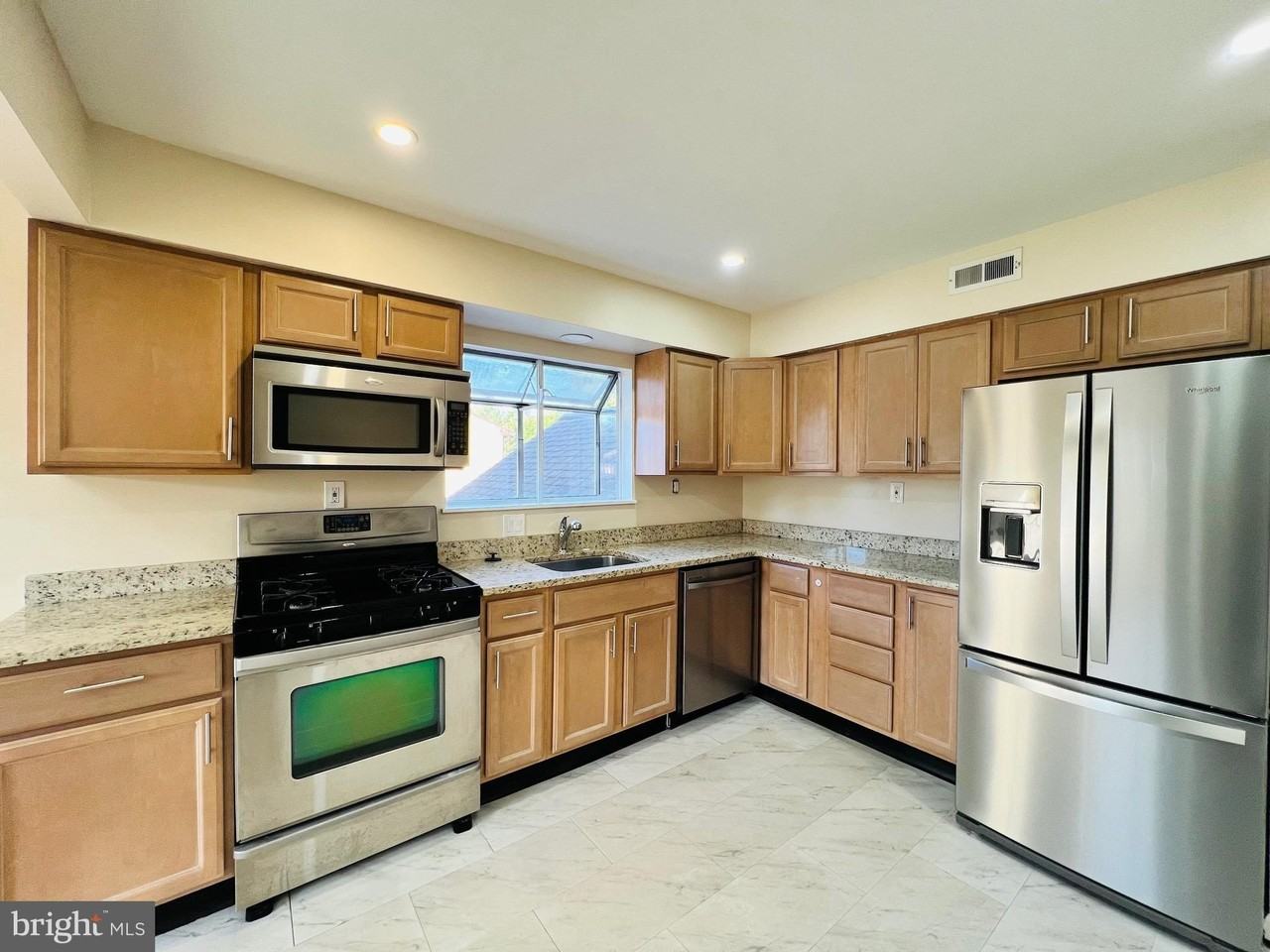 31 Bellaire Dr - Photo 6 of 20