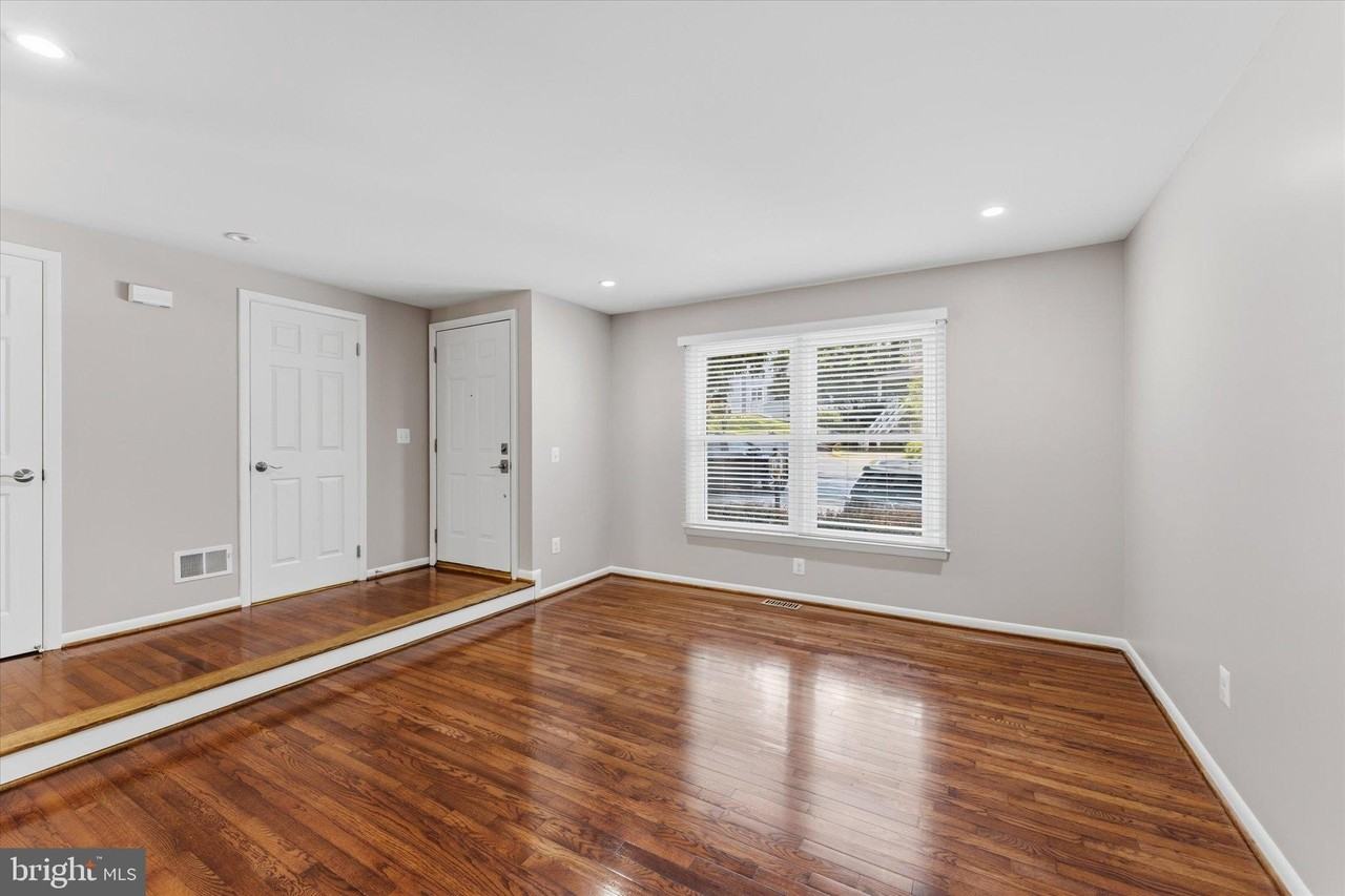 1431 Newport Spring Ct - Photo 3 of 33