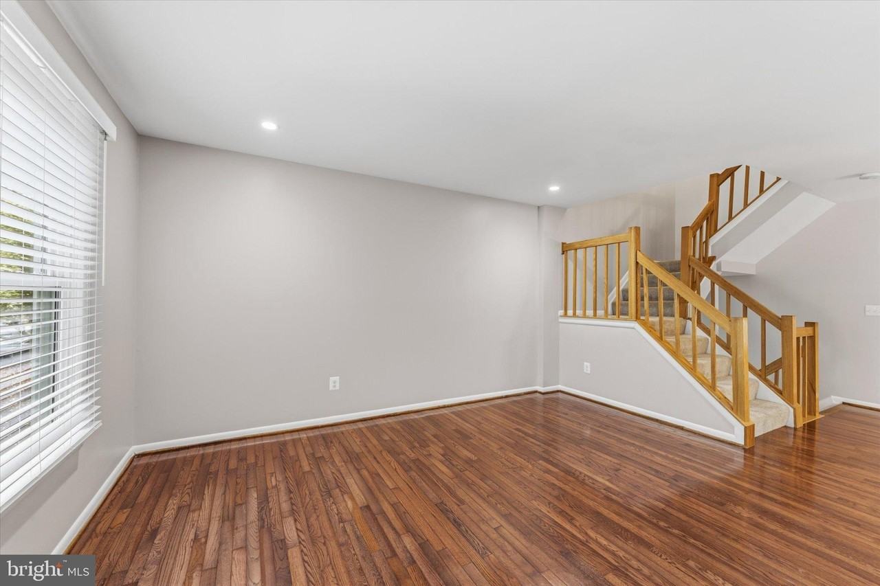 1431 Newport Spring Ct - Photo 4 of 33