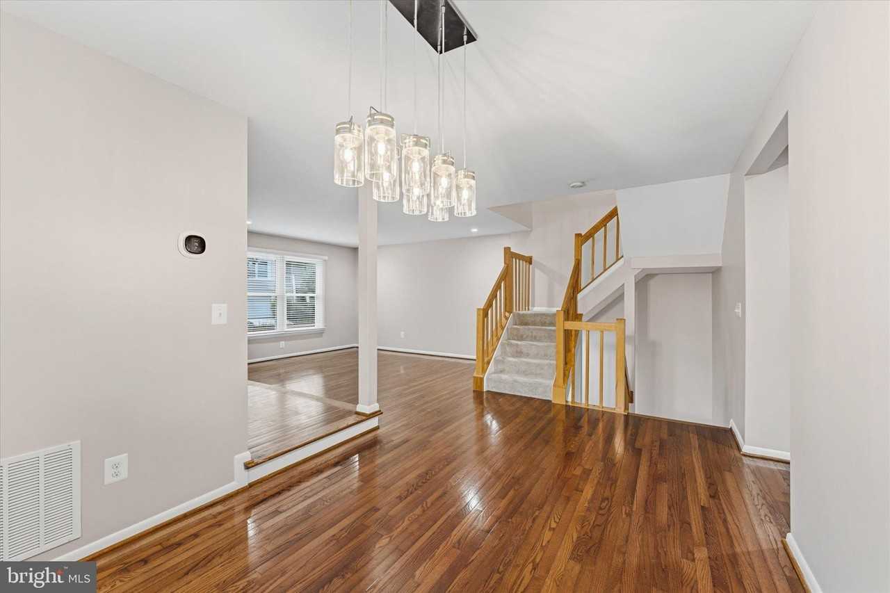 1431 Newport Spring Ct - Photo 6 of 33
