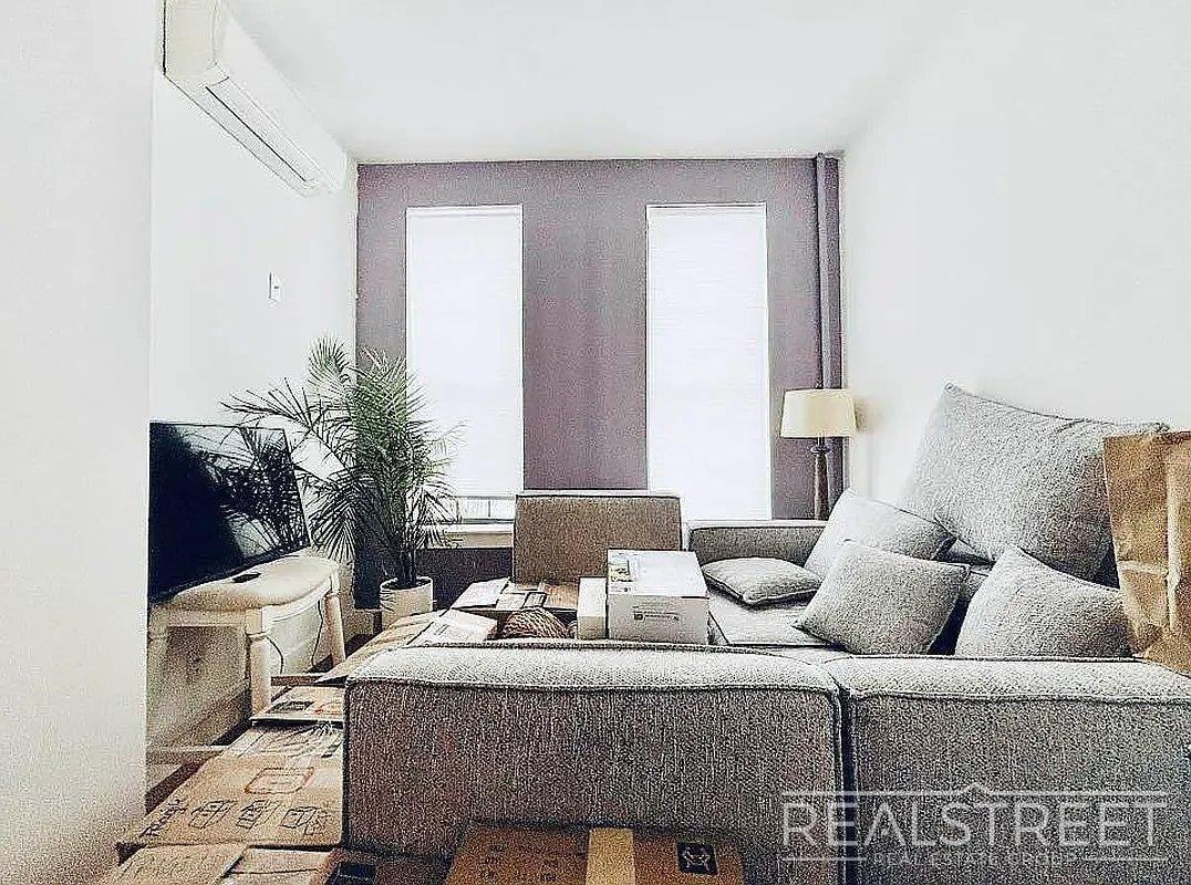 22 Catherine St #1L