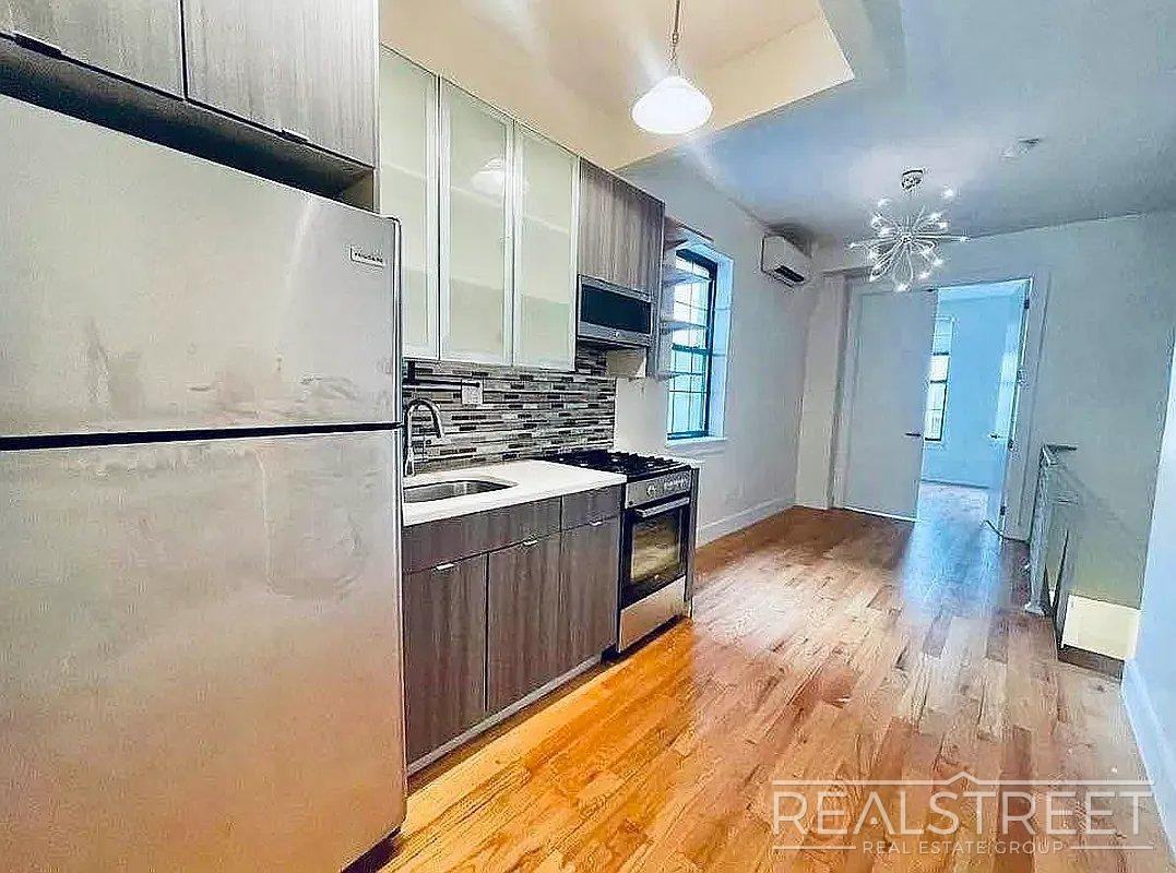 22 Catherine St #1L - Photo 2 of 10