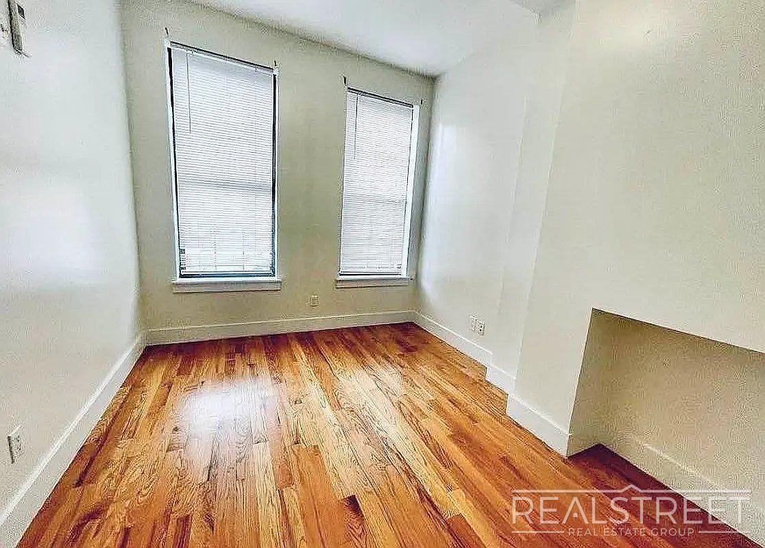 22 Catherine St #1L - Photo 4 of 10