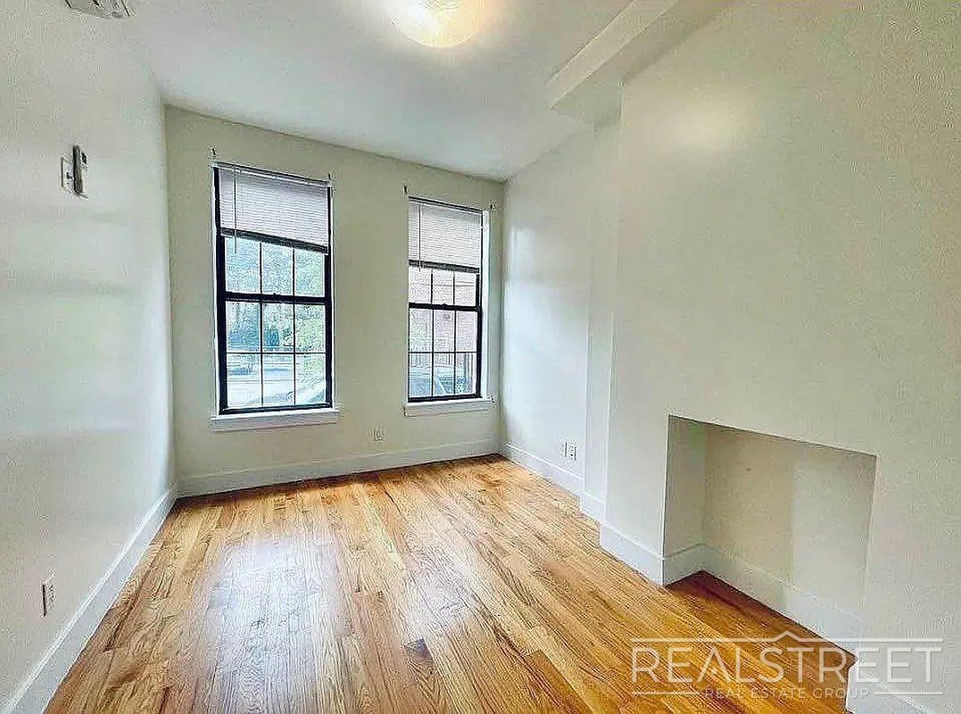 22 Catherine St #1L - Photo 6 of 10