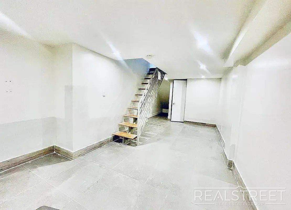 22 Catherine St #1L - Photo 7 of 10