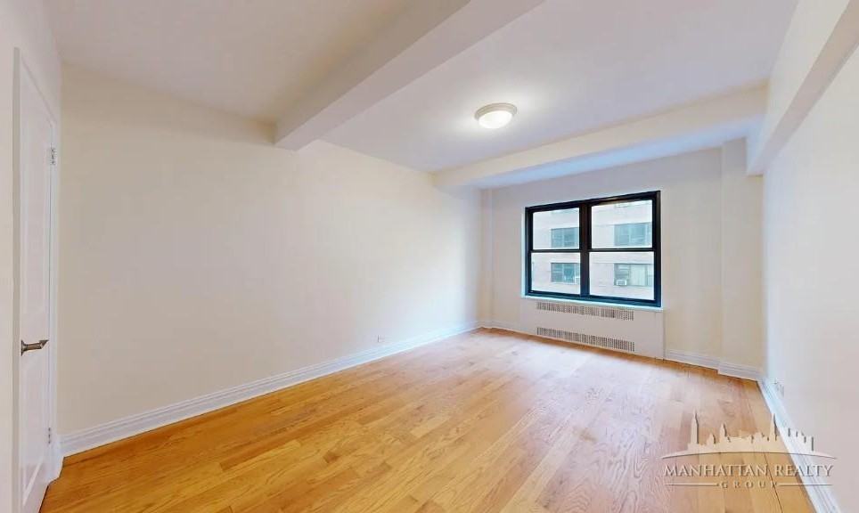 E 56th St #5C - Photo 3 of 5