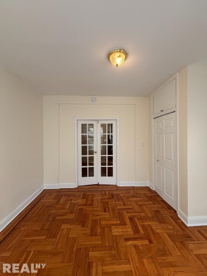 E 12th St #35 - Photo 3 of 10