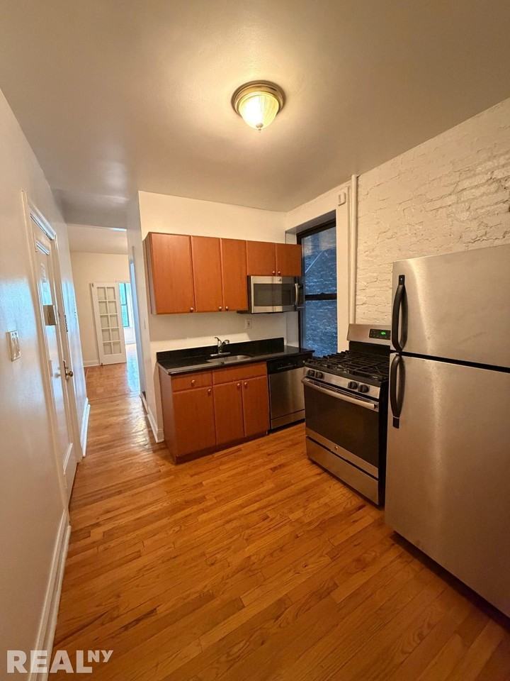 E 12th St #35 - Photo 6 of 10