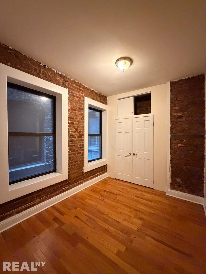 E 12th St #35 - Photo 7 of 10