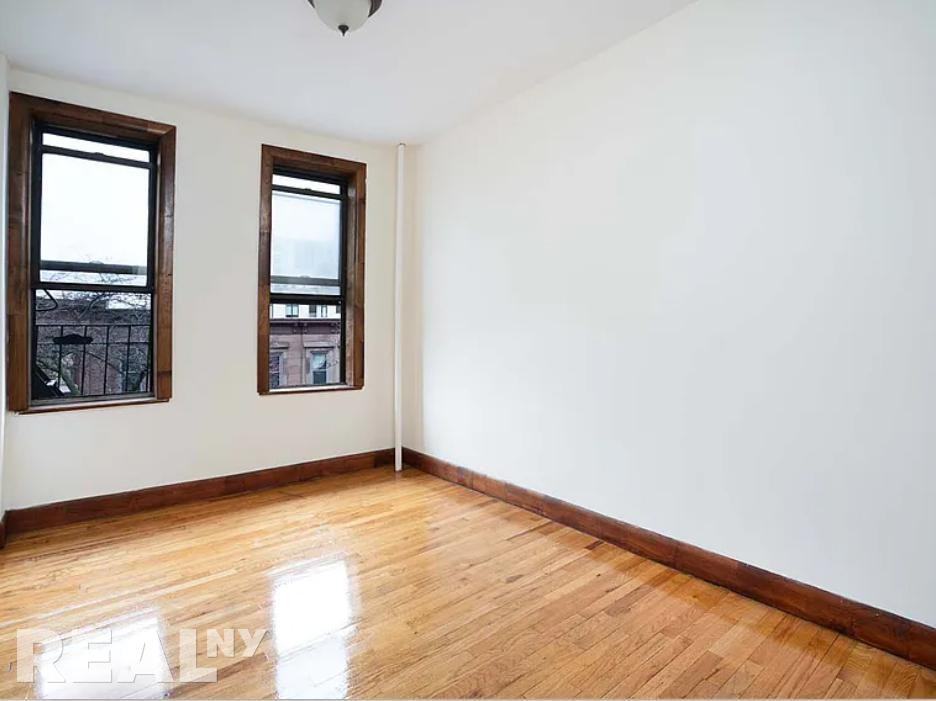 17th St #20 - Photo 3 of 10