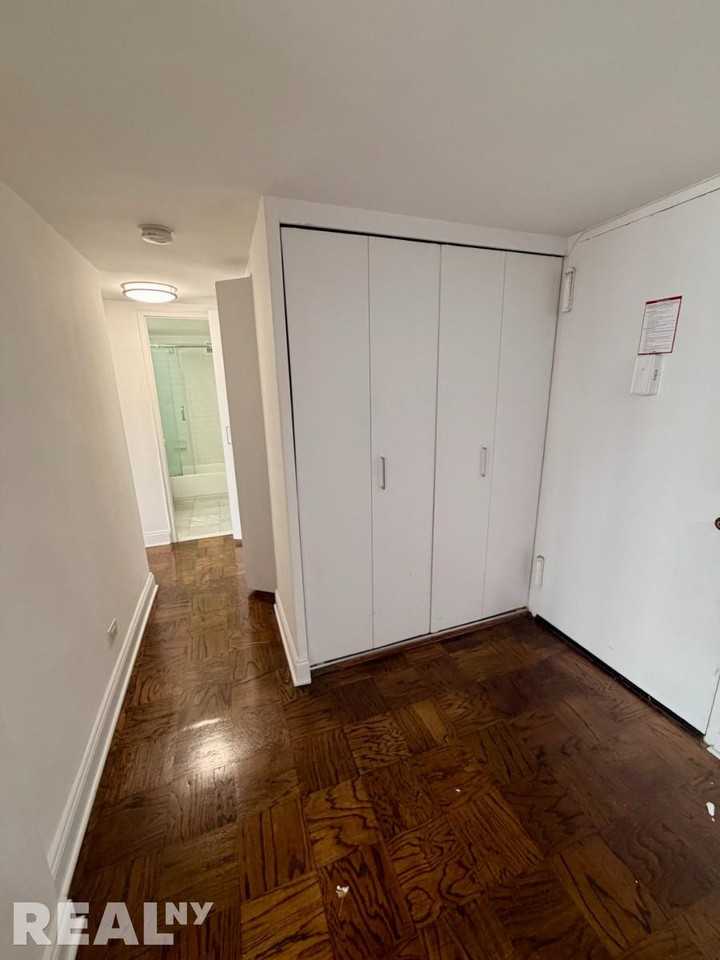 E 16th St #16B - Photo 5 of 5