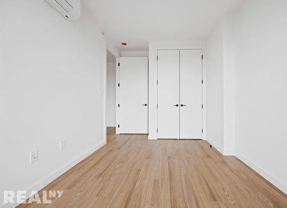 New York Ave #1B - Photo 4 of 6