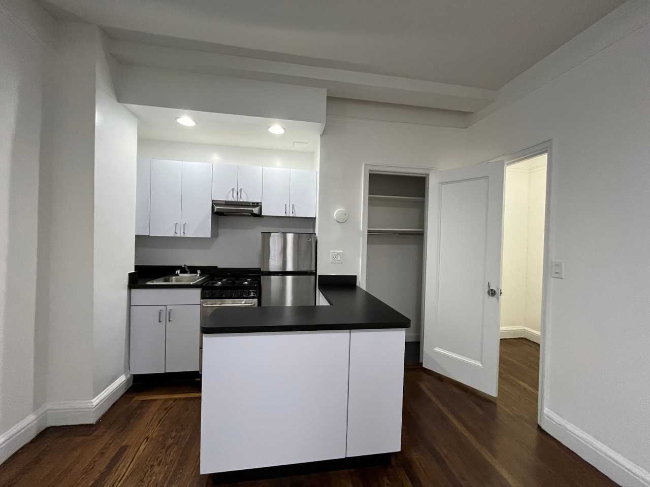 E 46th St #4D - Photo 3 of 6