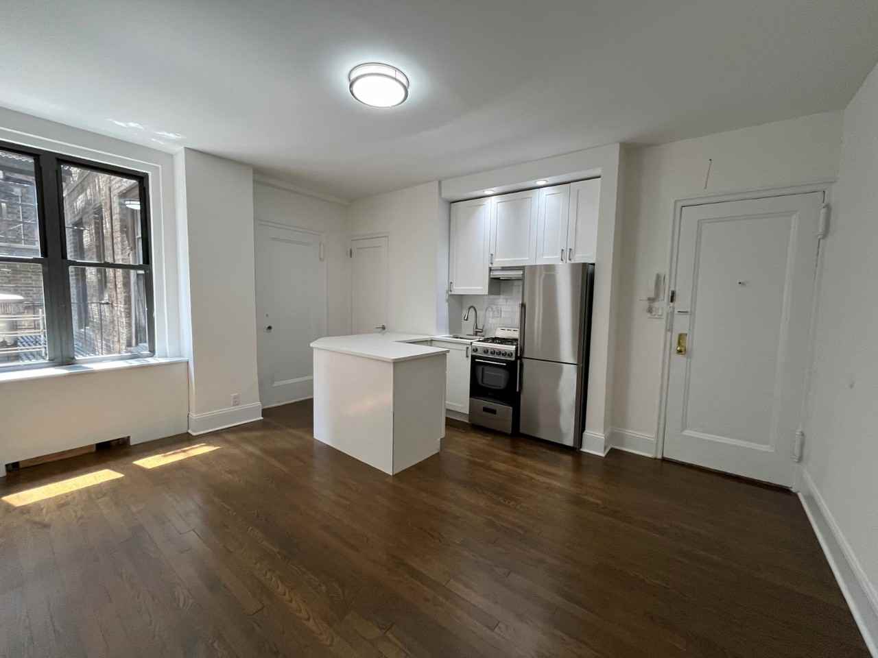E 46th St #7M - Photo 3 of 8