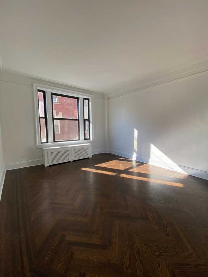 W 72nd St #2D - Photo 3 of 9