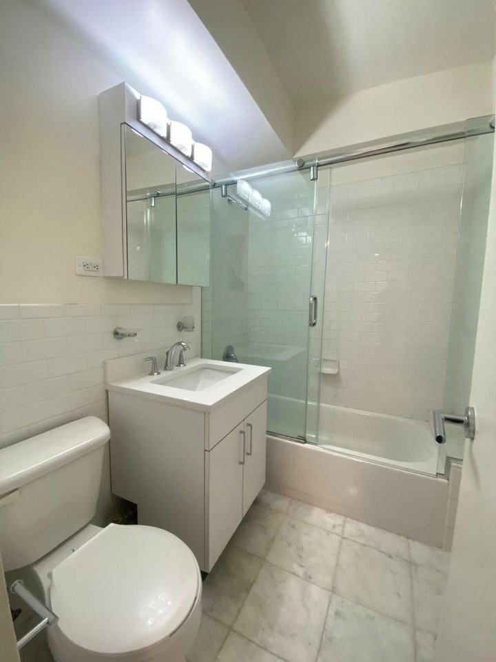 E 57th St #3A - Photo 7 of 8